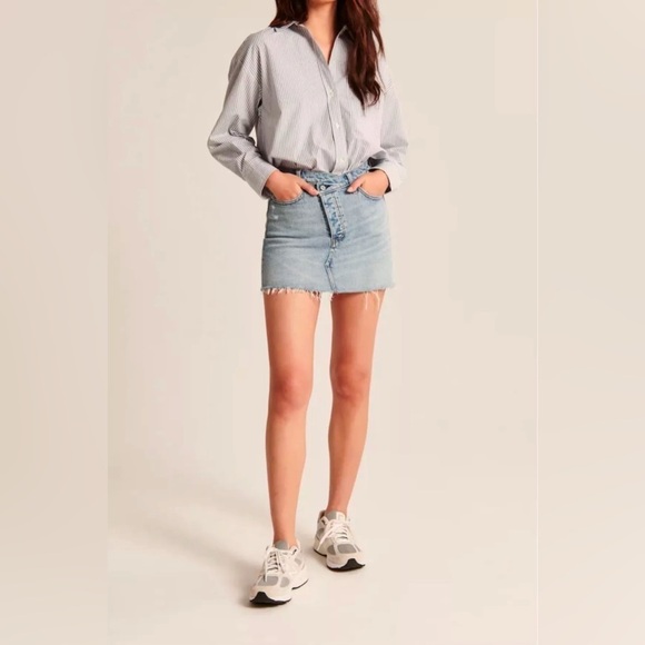 NWT A&F Curve‎ Love 90s Micro Mini Crossover Waistband Denim Skirt Black 0/25 - Picture 4 of 5